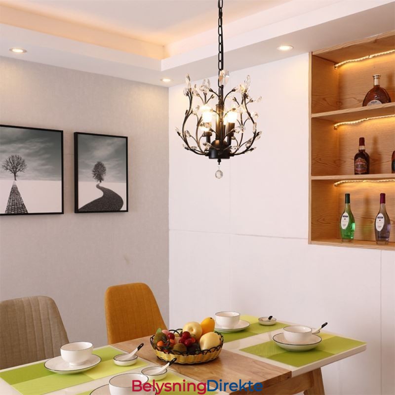 Svart Retro Lysekrone I Krystalltaklampe