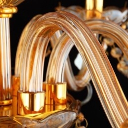 Elegant Ravfarget Anhengslampe I Europeisk Krystall