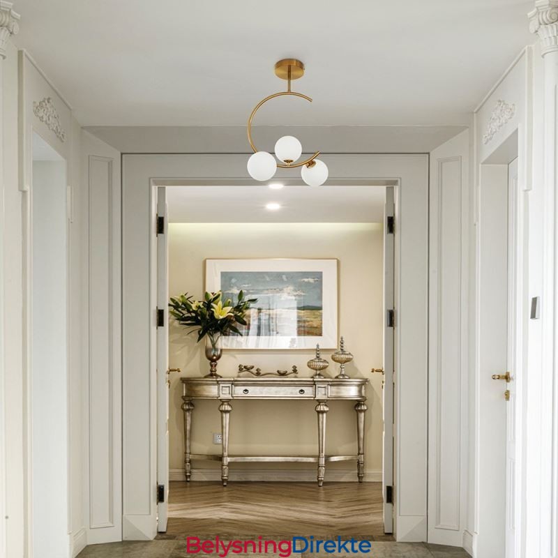 Moderne Og Enkel, Innfelt Taklampe Med Tre Hoder I Melkehvit Glass, G9 5W