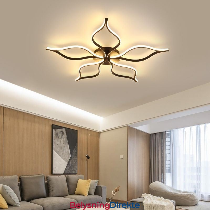 Minimalistisk Taklampe Med Fem Blader Og Blomstermotiv I Innfelt Form