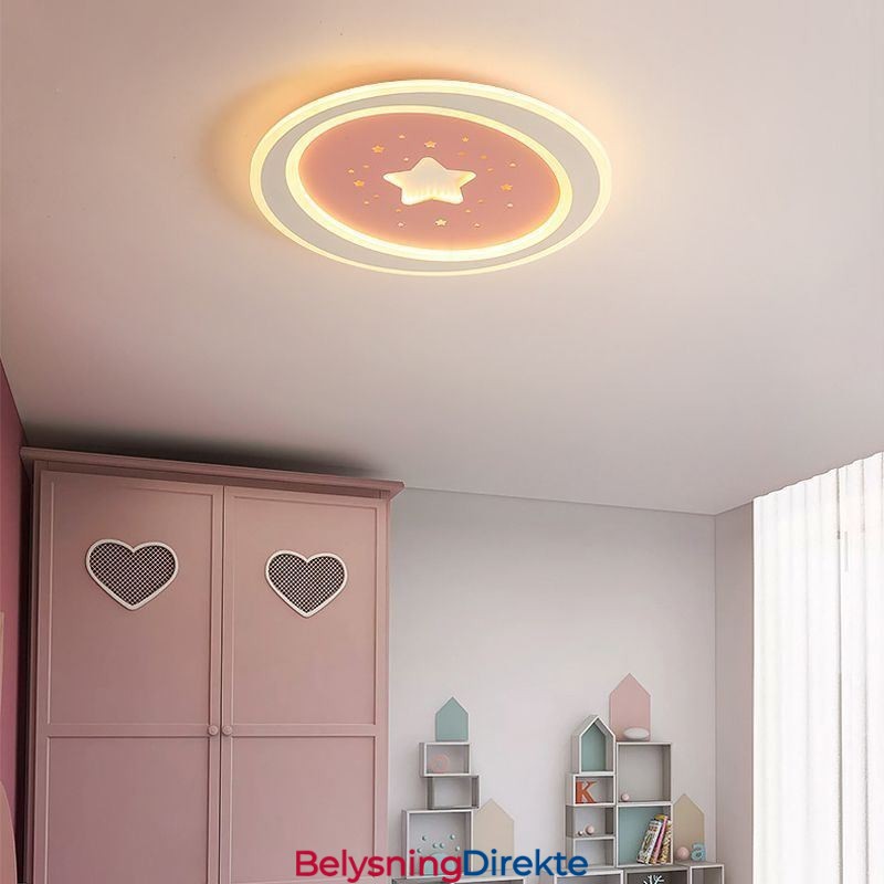 Taklampe Med Stjernemotiv Og Innfelt Taklampe