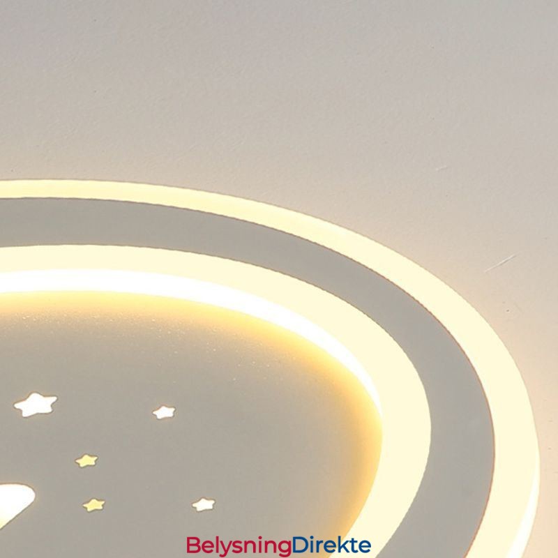 Taklampe Med Stjernemotiv Og Innfelt Taklampe