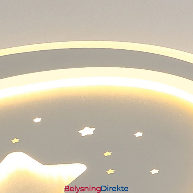 Taklampe Med Stjernemotiv Og Innfelt Taklampe