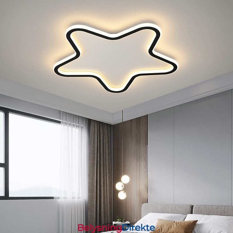 Moderne Taklampe Med Stjerneformet Taklampe