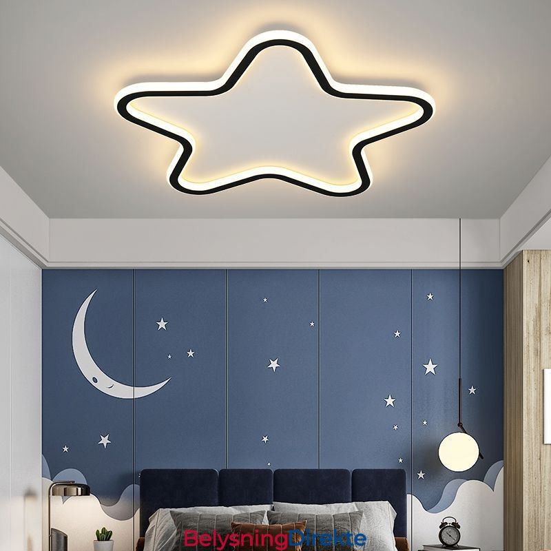 Moderne Taklampe Med Stjerneformet Taklampe