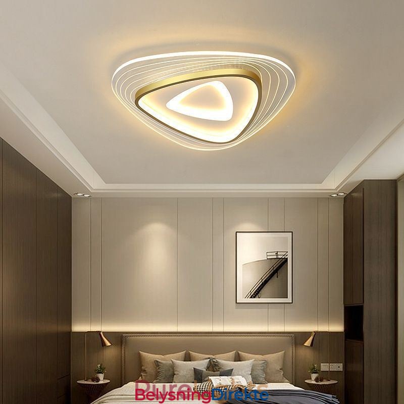 Taklampe Med Innfelt Trekantet Taklampe