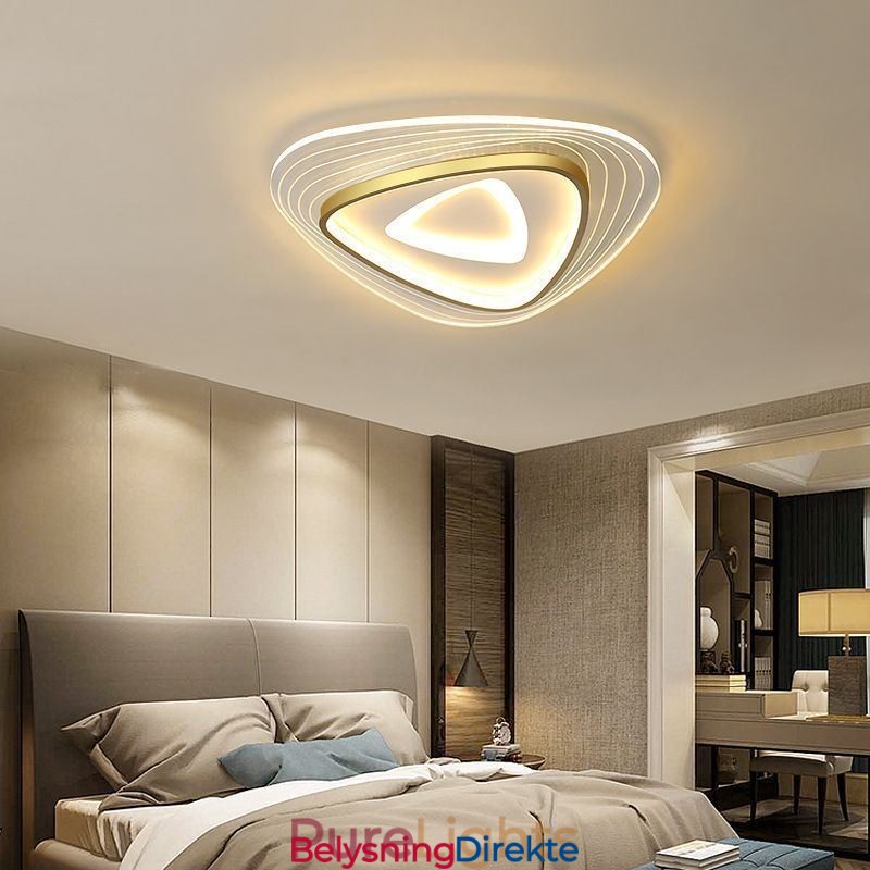 Taklampe Med Innfelt Trekantet Taklampe