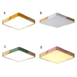 Enkel Innfelt Taklampe I Treramme Med Supertynn Design Og Dinglende Lys