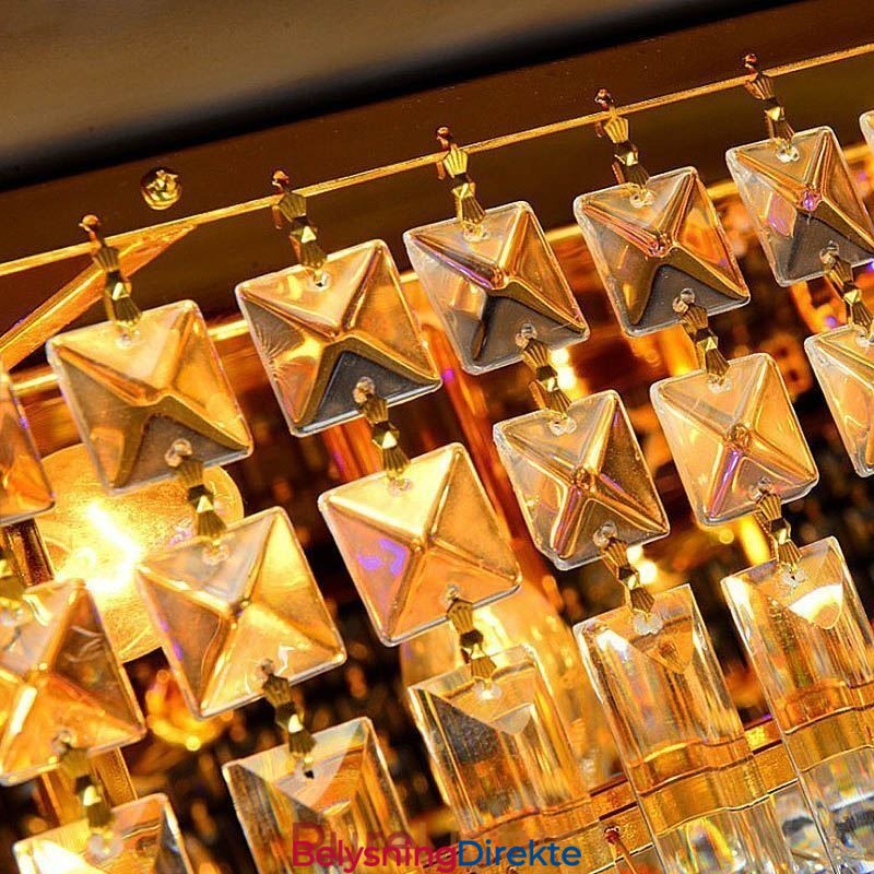 Moderne Krystalllysekrone Med Tre Etasjer Og Innfelt Montering