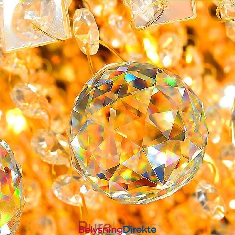 Moderne Krystalllysekrone Med Tre Etasjer Og Innfelt Montering