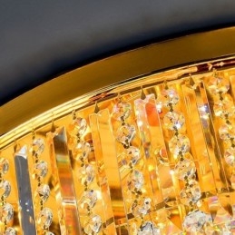 Elegant Innfelt Lampe I Gullkrystall Med Taklampe