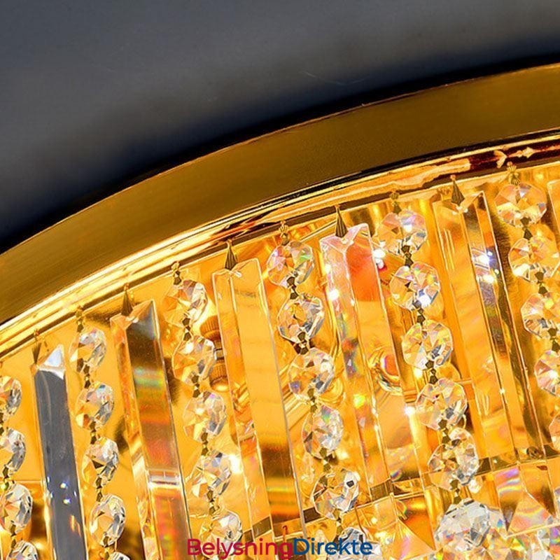 Elegant Innfelt Lampe I Gullkrystall Med Taklampe