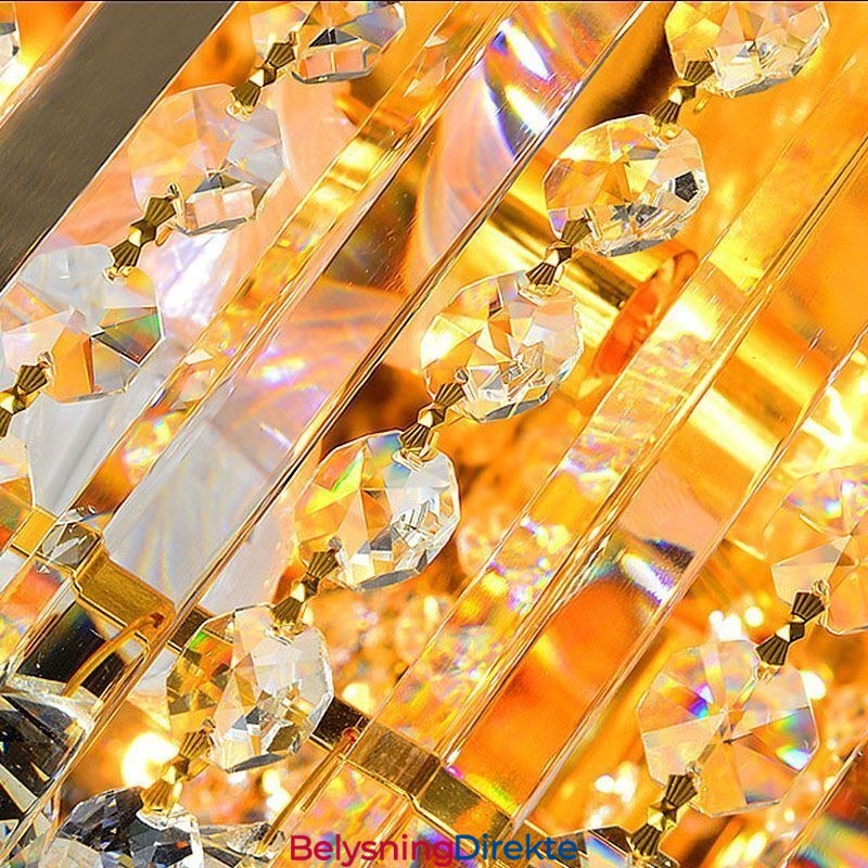 Elegant Innfelt Lampe I Gullkrystall Med Taklampe