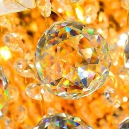 Elegant Innfelt Lampe I Gullkrystall Med Taklampe