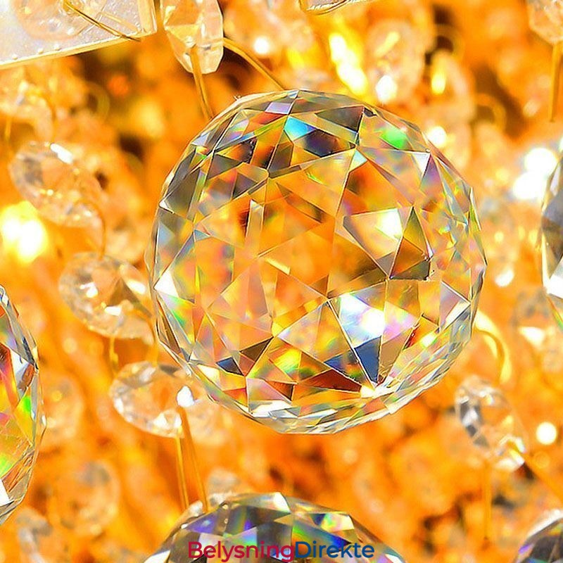 Elegant Innfelt Lampe I Gullkrystall Med Taklampe