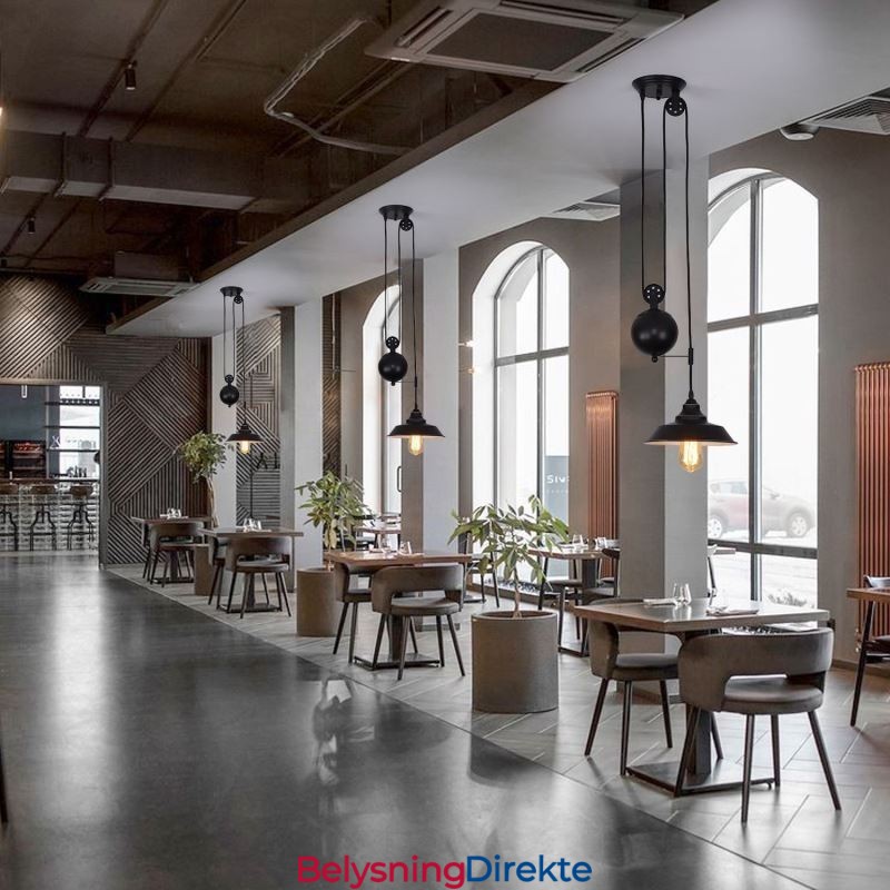 Industriell Gårdshus-Pendellampe Med Triss, Uttrekkbar Design, Justerbar Høyde