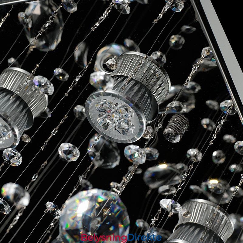 Moderne Krystalllysekrone Med Innfelt Taklampe