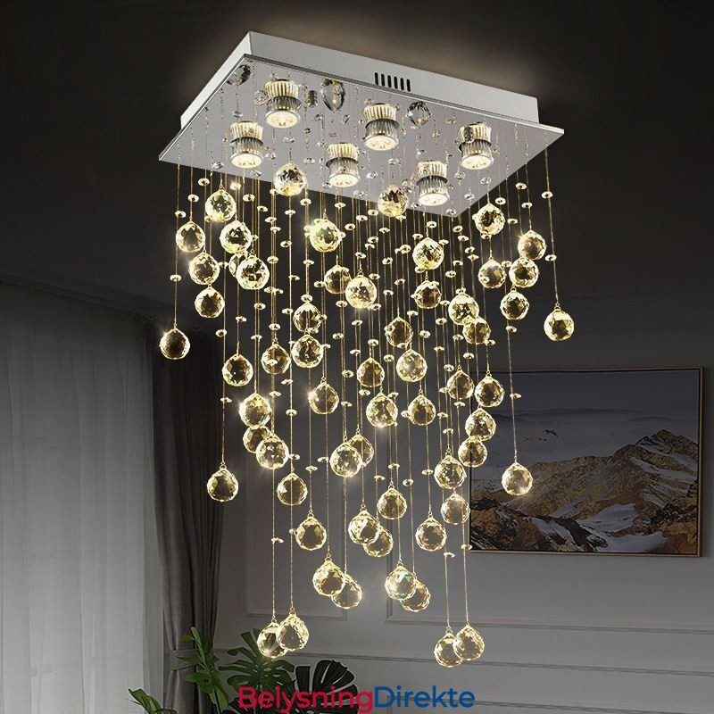 Moderne Krystalllysekrone Med Innfelt Taklampe