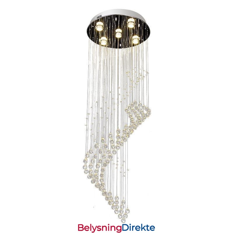 Elegant Krystalllysekrone Med Regndråper I Taklamper I Foajeen