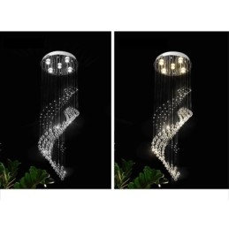 Elegant Krystalllysekrone Med Regndråper I Taklamper I Foajeen