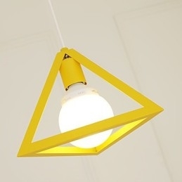 Lysekrone I Metall Med Mini-Motiv I Lanternestil