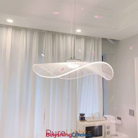 Pendellampe I Akryl Med Lotusblad I Tak