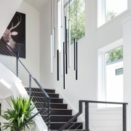 Moderne Lysekrone Med Lang Stripe Og Anhengslampe I Tosidig Bygning