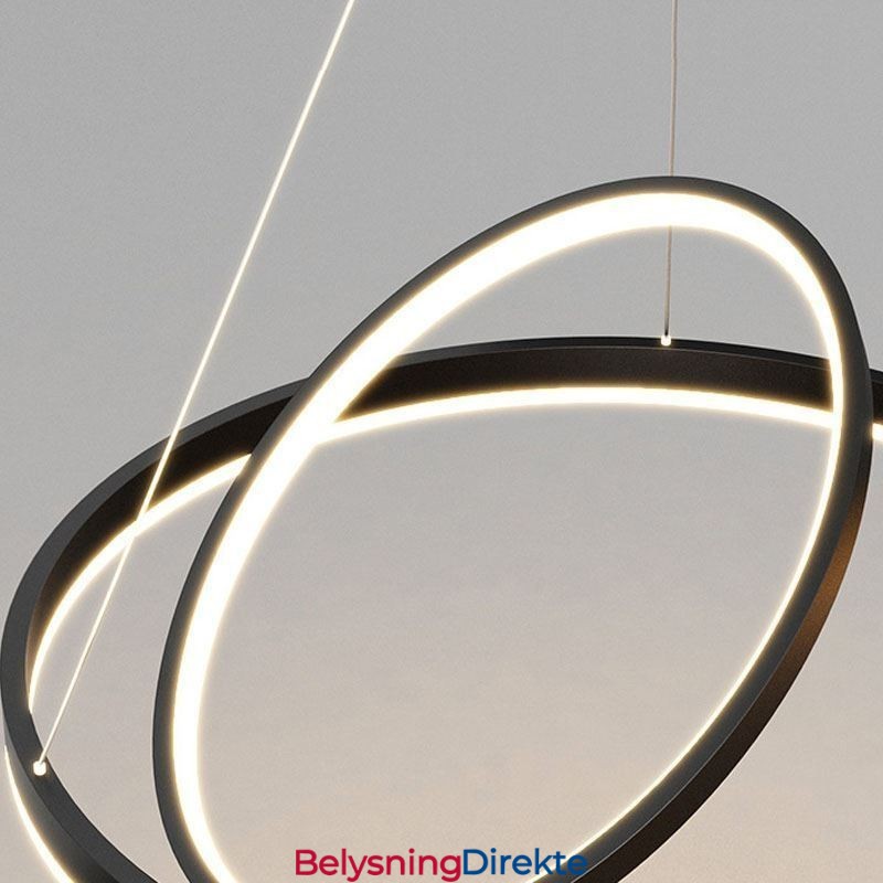 Moderne Pendellampe Med Sirkelringer I Akryl