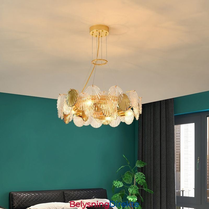 Moderne Lysekrone I Skjellglass Til Spisestue