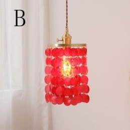 Moderne Klassisk Lysekrone Med Hvit Skjellskjerm Og Anhengslampe Til Taket