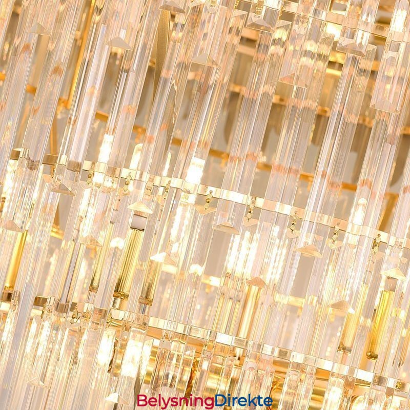 Nydelig Pendellampe I Krystall I Taket