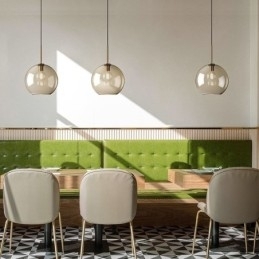 Minimalistisk Dekorativ Glasslampe I Konjakkfarget Glass