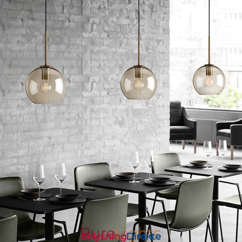 Minimalistisk Dekorativ Glasslampe I Konjakkfarget Glass