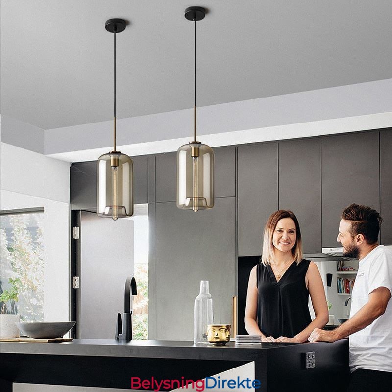 Minimalistisk Dekorativ Glasslampe I Konjakkfarget Glass