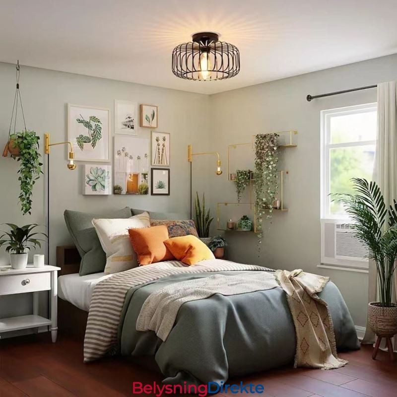 Enkel Innfelt Taklampe I Jern Med Fuglebur