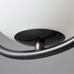 Moderne Globeformet Pendellampe I Glass Med Vanndråper