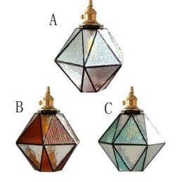 Geometrisk Farget Glass Pendellampe I Gårdshusstil