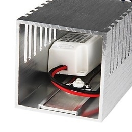 Moderne Vegglampe Med Spredende Lysdesign Med 2 Kubiske Skjermer