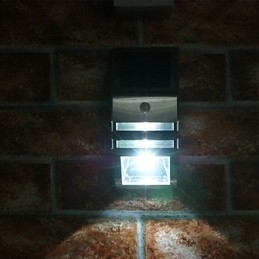 Solcelledrevet Hvit Vegglampe Med Pir-Bevegelsessensor