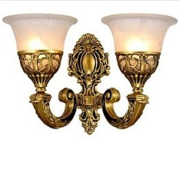 Europeisk Vegglampe Til Soverommet, Hodeenden Av En Seng