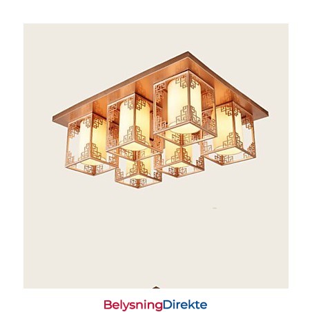 En Kinesisk Stillampe Med Jerntakbelysning Og Atmosfære