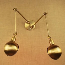 Den Nye Bronse-Inspirerte Nostalgiske Moderne Landlige Midtgangen I Stuen, Varm, Lysende, Lang Arm Av Jernvegg