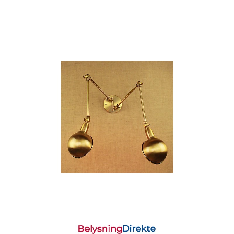 Den Nye Bronse-Inspirerte Nostalgiske Moderne Landlige Midtgangen I Stuen, Varm, Lysende, Lang Arm Av Jernvegg