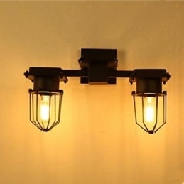 Vegglampe I Smijern Til Gangen, Hodeenden Av En Seng