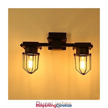 Vegglampe I Smijern Til Gangen, Hodeenden Av En Seng