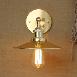 Minimalistisk Industriell Villa I Nostalgisk Gyllen Paraply Foran Kirkegangen, Dekorert Vegg