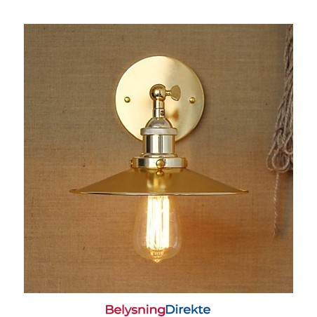 Minimalistisk Industriell Villa I Nostalgisk Gyllen Paraply Foran Kirkegangen, Dekorert Vegg