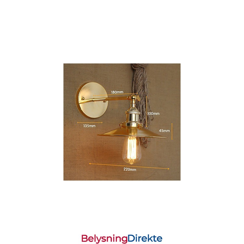 Minimalistisk Industriell Villa I Nostalgisk Gyllen Paraply Foran Kirkegangen, Dekorert Vegg