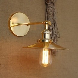 Minimalistisk Industriell Villa I Nostalgisk Gyllen Paraply Foran Kirkegangen, Dekorert Vegg