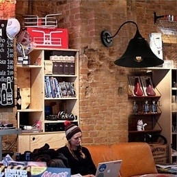 Designer Duds Loft-Stil Gammel Svart Jernhette Vegglampe